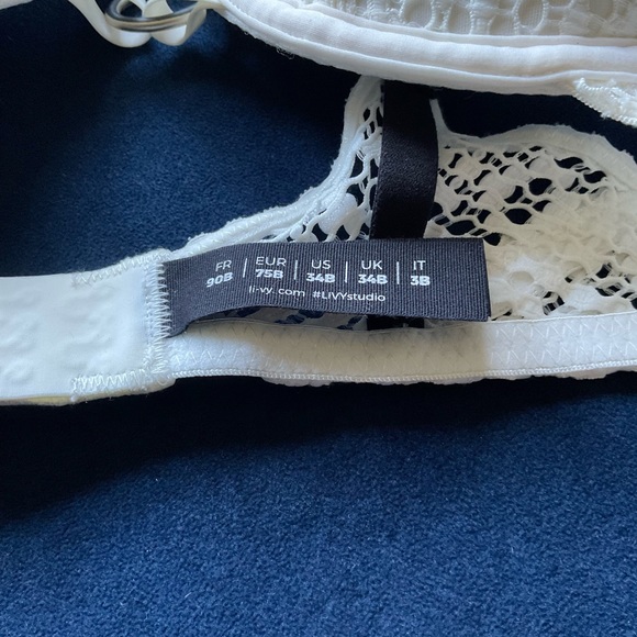 NWOT livy white‎ lace crochet bra with black straps - Picture 2 of 5